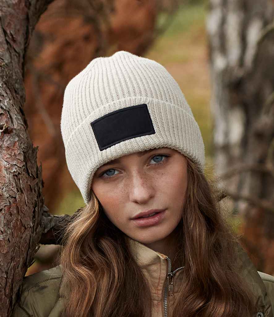 Beechfield Fashion Patch Beanie | Oatmeal/Black