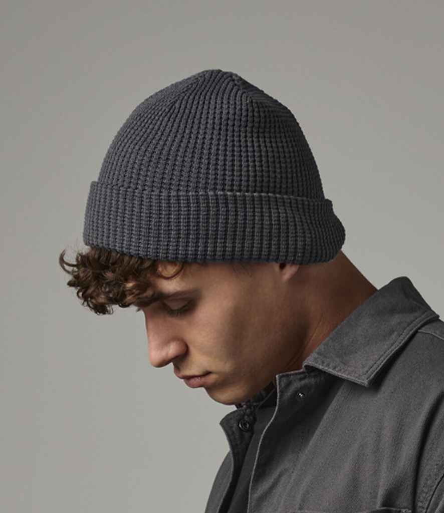 Beechfield Organic Cotton Waffle Beanie | Graphite Grey