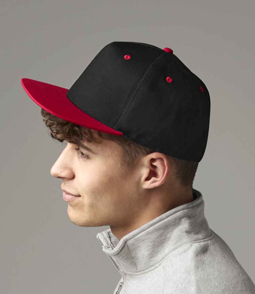 Beechfield 5 Panel Contrast Snapback | Black/Classic Red