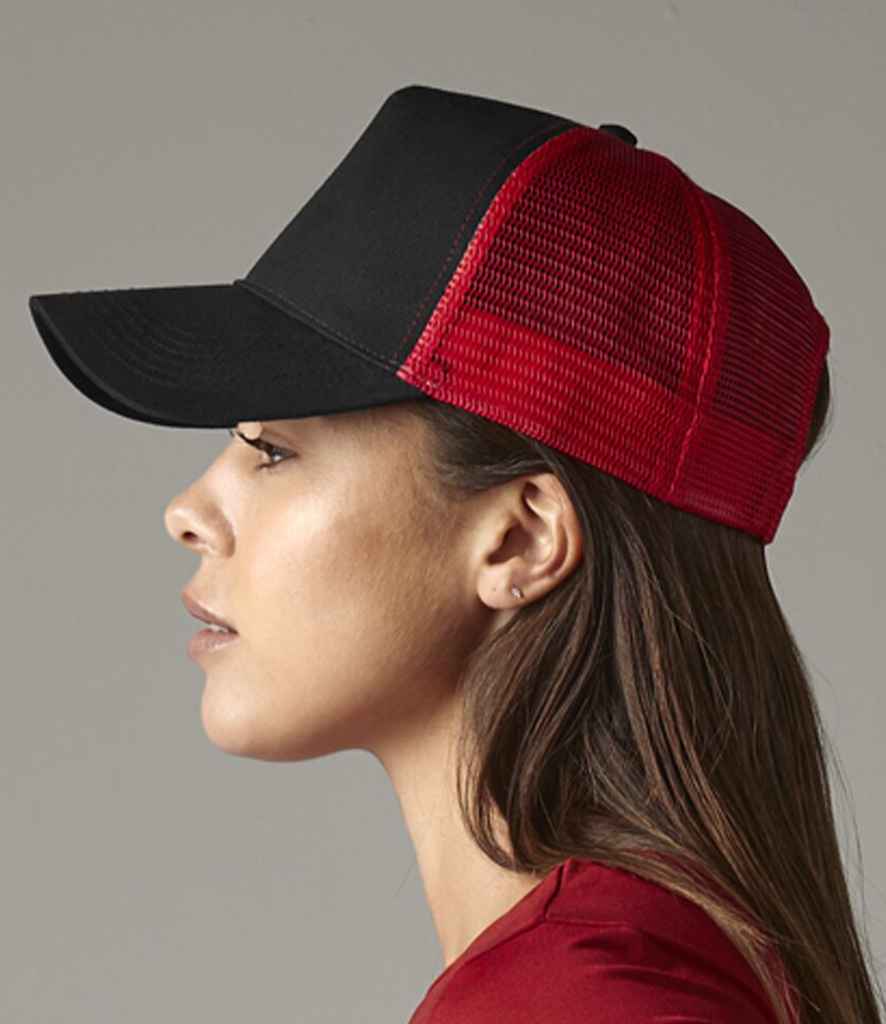 Beechfield Snapback Trucker Cap | Black/Classic Red