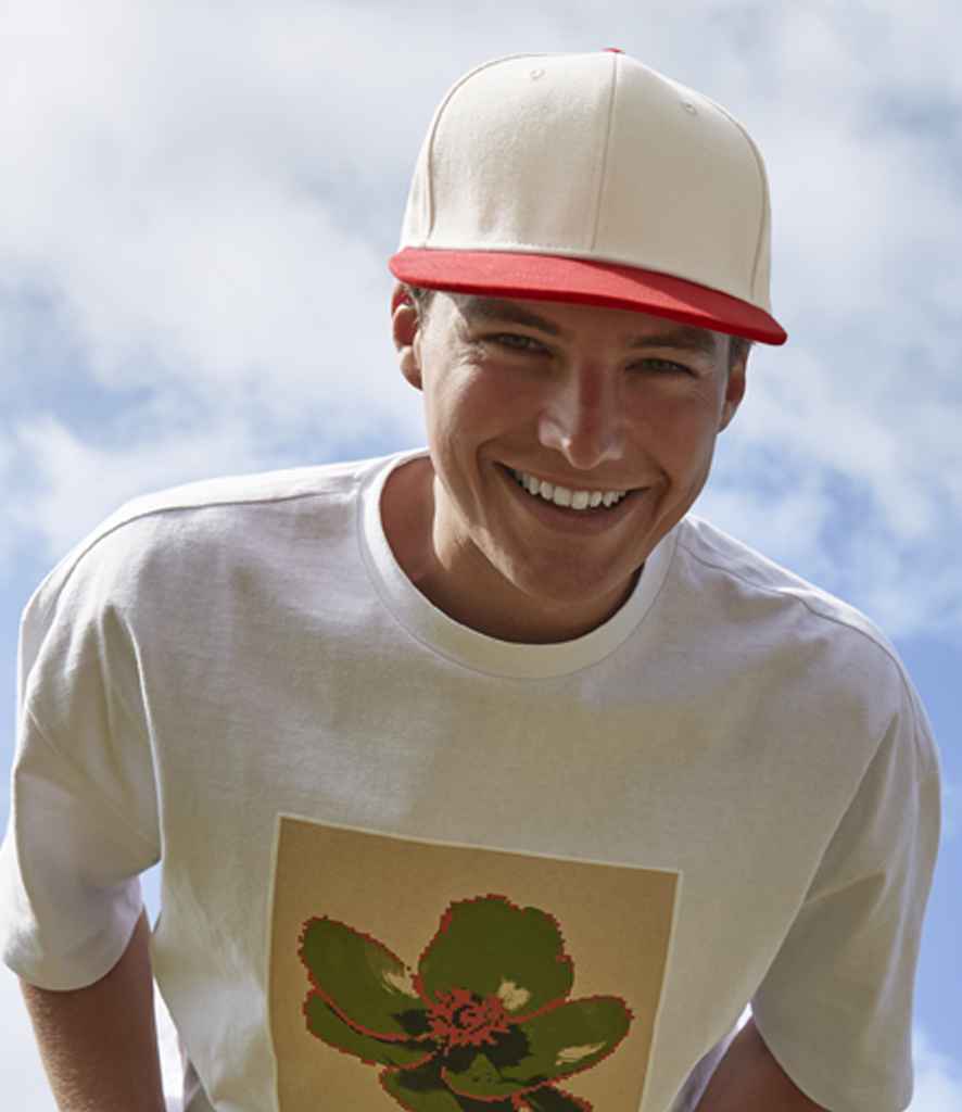 Beechfield Contrast Flat Peak 6 Panel Cap | Natural/Red