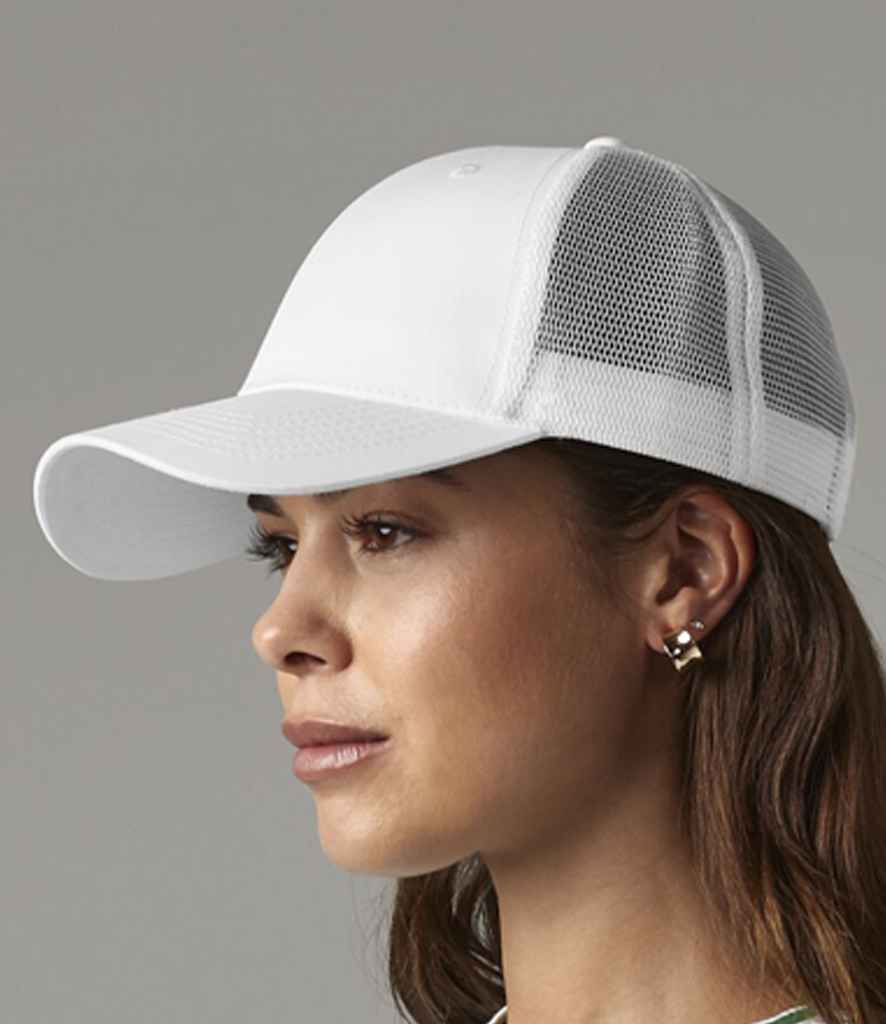 Beechfield Recycled 6 Panel Snapback Trucker Cap | White