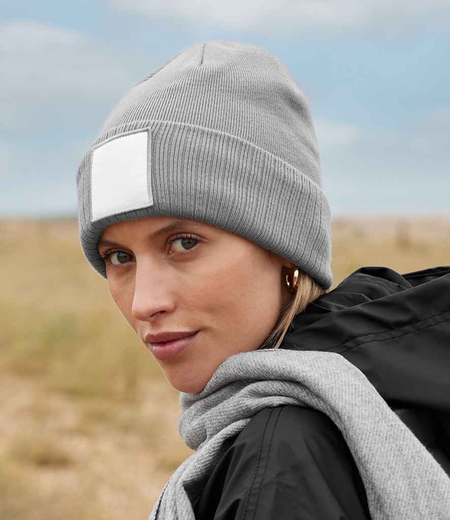 Beechfield Appliqué Patch Beanie | Ash/White