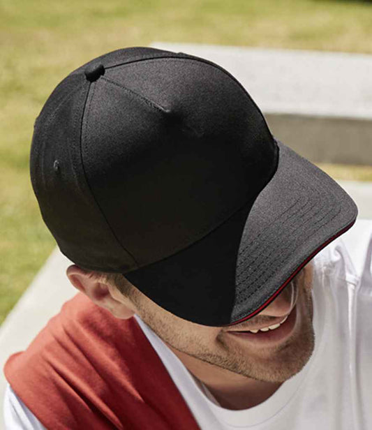 Beechfield EarthAware® Classic Organic Cotton 5 Panel Sandwich Peak Cap | Black/Classic Red